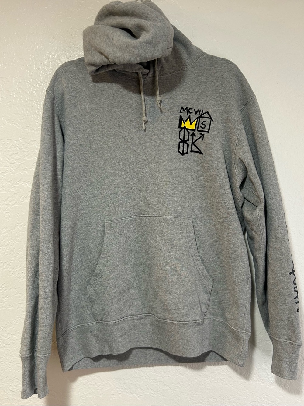 Uniqlo Gray Pullover Hoodie with Small Crown Graphic Jean-Michel Basquiat Art